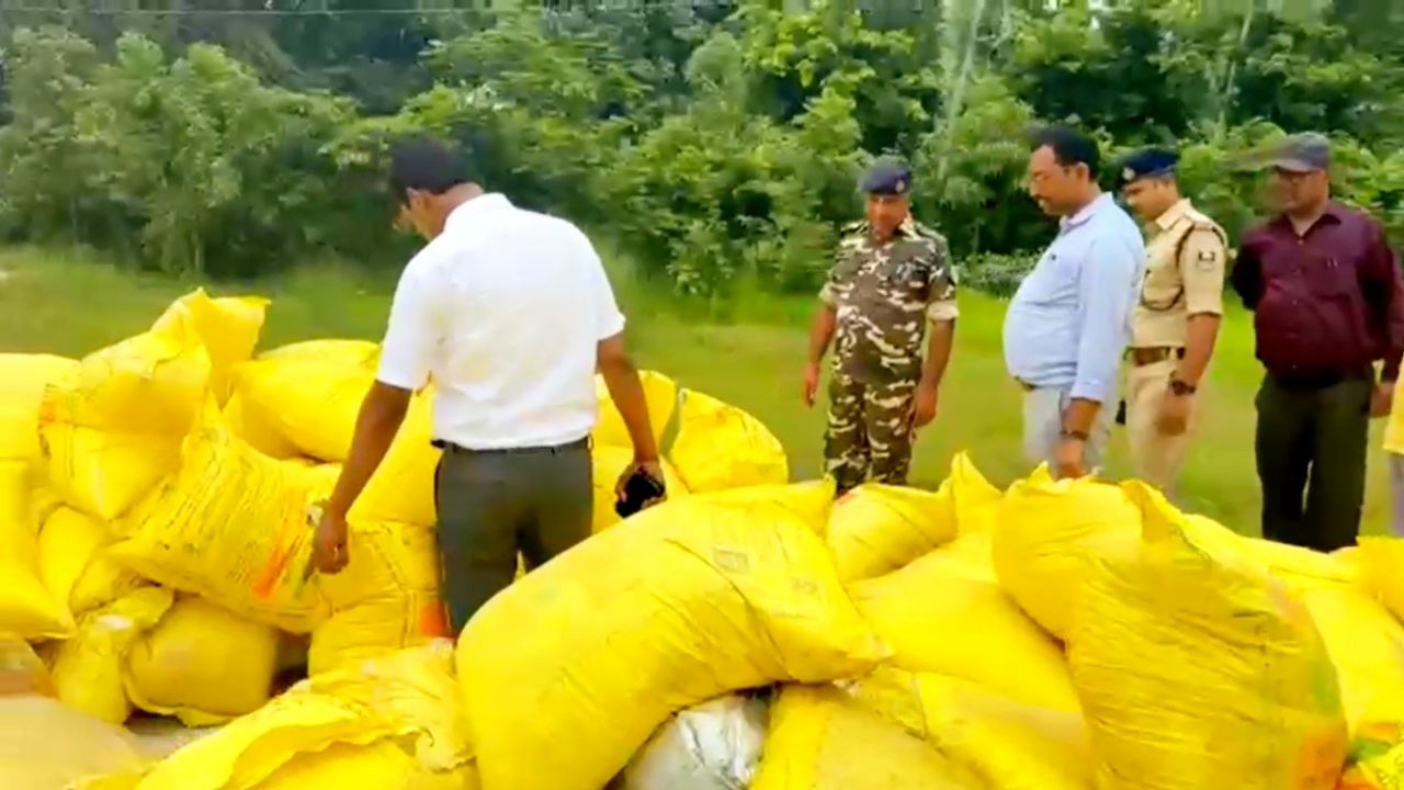 Over 2391 Bags Of Urea Fertilizer Smuggled From Bihar To Nepal Seized Fake Fertilizer Factory Busted And Action Taken Against 7 Individuals