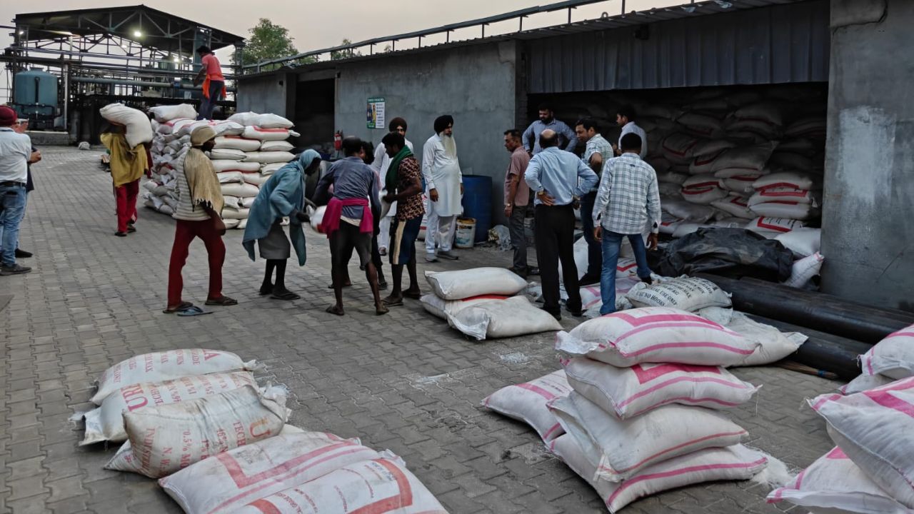Agriculture Grade Urea Being Diverted To Factories Using Fake Bills A Stockpile Of Spurious Fertilizer Discovered At An Ethanol Plant In Haryana