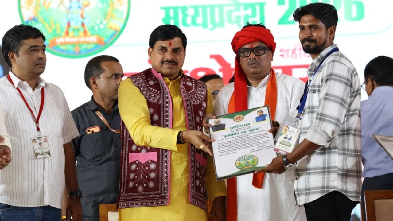 Mp Farmers Planted 1000 Kesar Mango Trees Across 18 Acres And Earned Profit Of 8 Lakh This Season Received An Honor From Chief Minister Mohan Yadav
