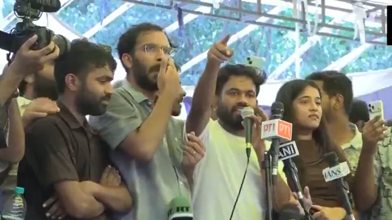 Cjp Founder Abhijit Deepke Said Dont Mess With Cockroach After Pradhan Resigns Protest Continue For Two Demands Check Latest Details