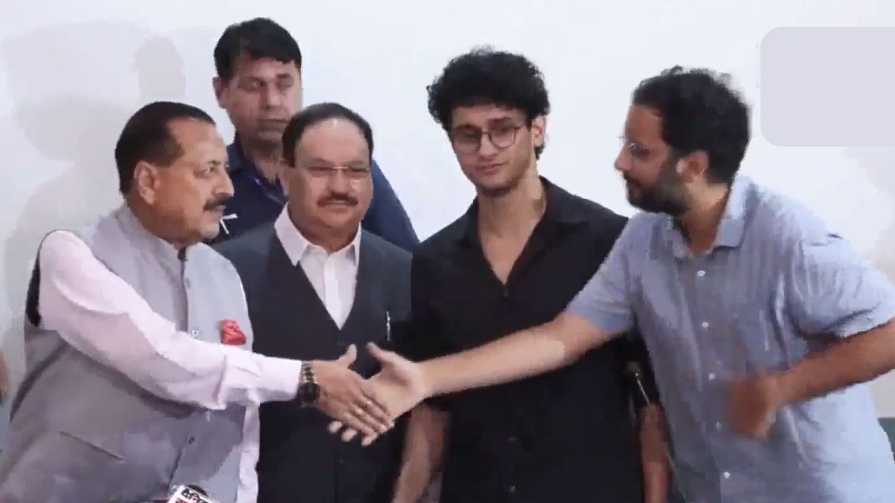 Cjp Founder Abhijit Deepke Said Dont Mess With Cockroach After Pradhan Resigns Protest Continue For Two Demands Check Latest Details
