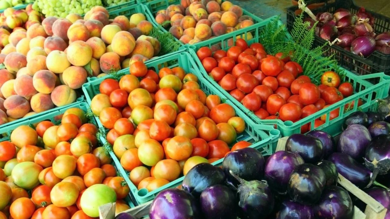 Tomato Prices Fall Karnataka Tomato Farmers Tomato Rate Rs10 Per Kg