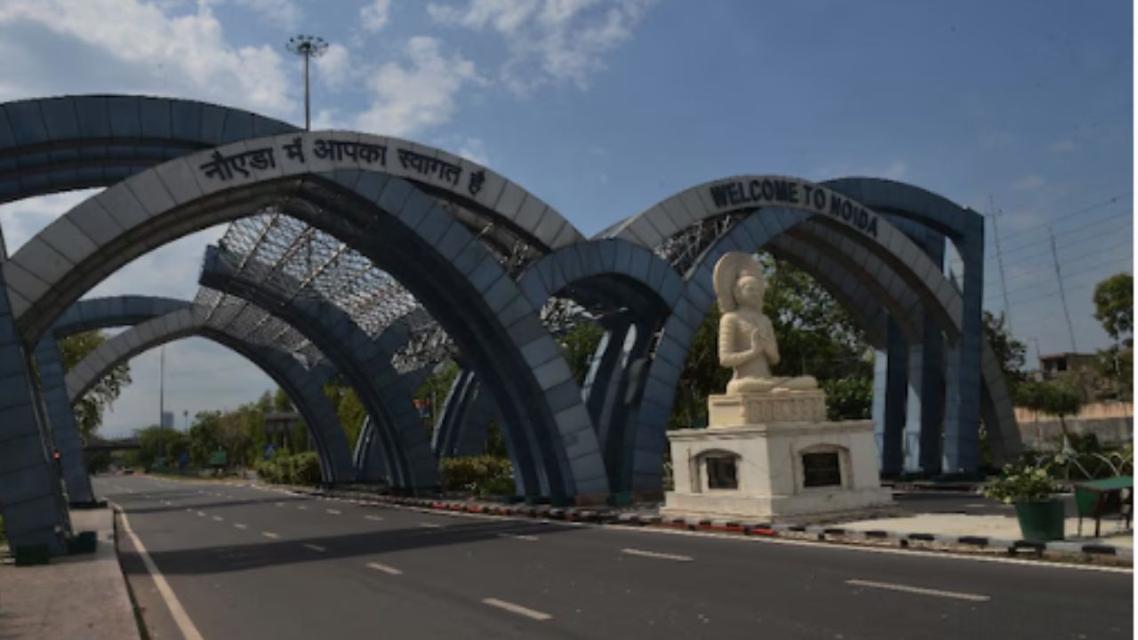 Greater Noida Farmers Mahapanchayat Over Compensation And Developed Plots