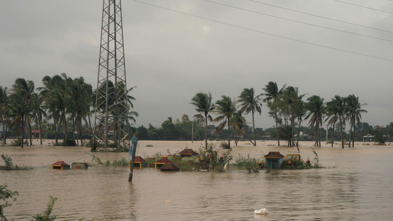 Gujarat Receives Record Rainfall 1200 Cm Rain Fell In 36 Hours Monsoon Remains Active