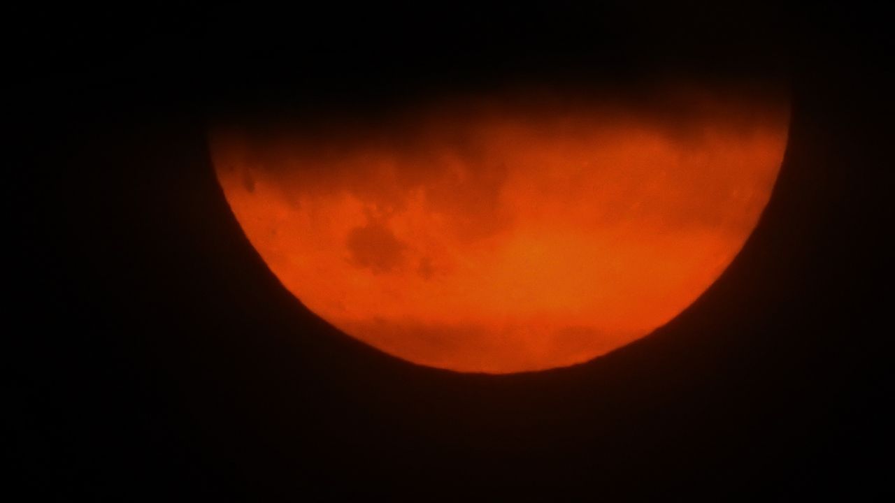 Chandra Grahan 2026: 28 अगस्त को चांद पर लगेगा ग्रहण, जानें टाइमिंग, महत्व और क्या करें उपाय