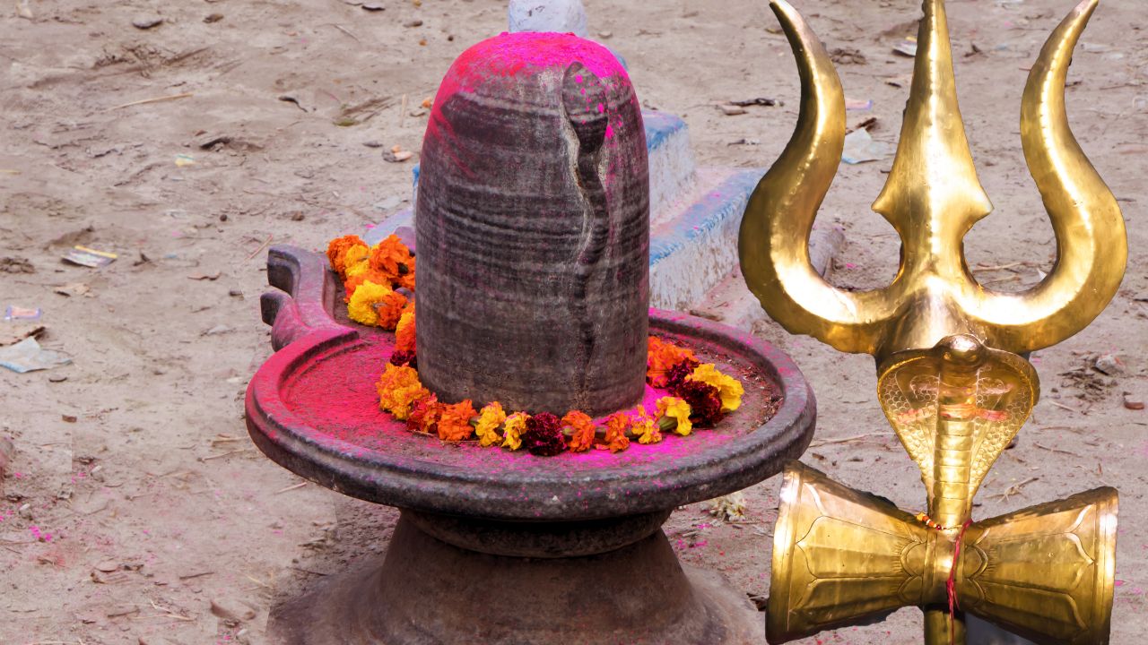10 अगस्त को सावन का दूसरा सोमवार है. इसी दिन त्रयोदशी तिथि पड़ने के कारण सोम प्रदोष व्रत भी रखा जाएगा. सावन सोमवार और प्रदोष का एक साथ आना धार्मिक रूप से विशेष माना जाता है.
10 अगस्त को सावन का दूसरा सोमवार है. इसी दिन त्रयोदशी तिथि पड़ने के कारण सोम प्रदोष व्रत भी रखा जाएगा. सावन सोमवार और प्रदोष का एक साथ आना धार्मिक रूप से विशेष माना जाता है.