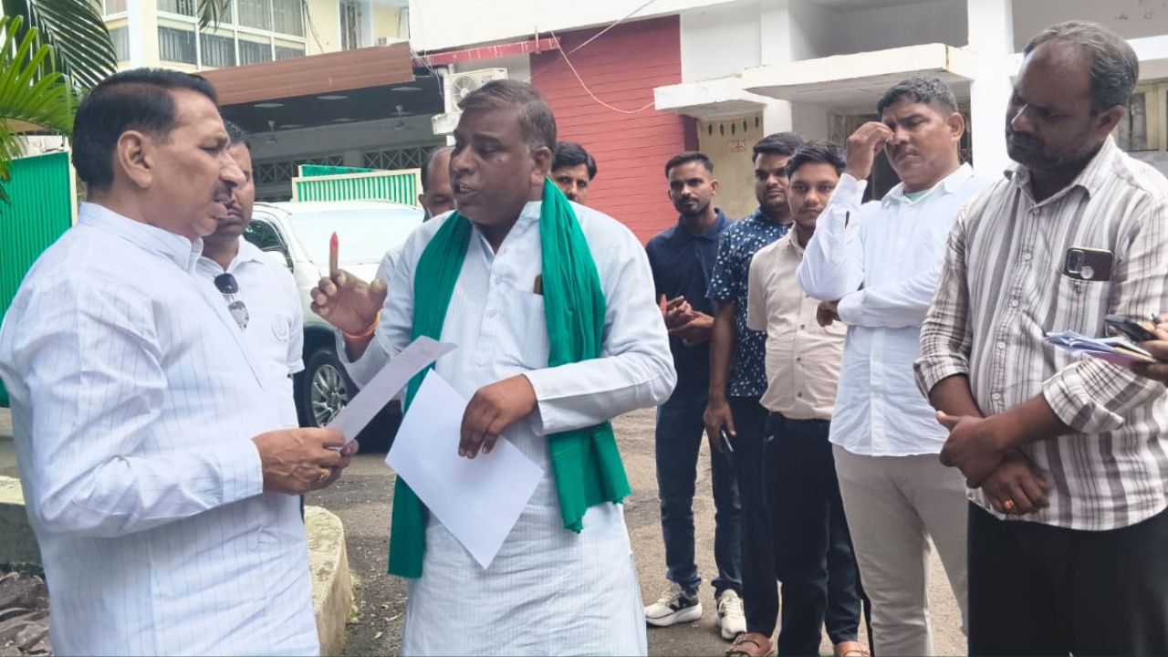 Farmer Leader Rajesh Dhakad Expressed Displeasure To Agriculture Minister Over Failing To Fulfill Promise To Procure Moong From Farmers