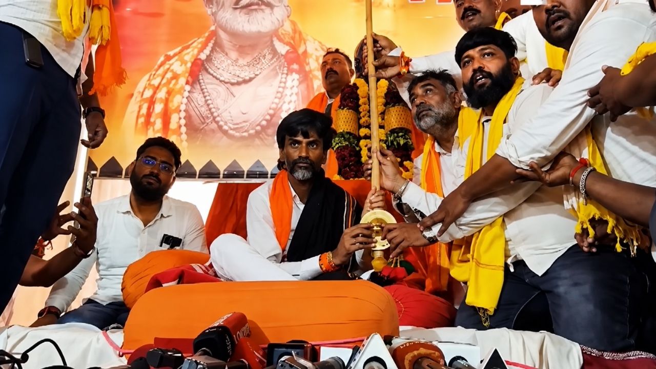 किसानों और मराठा आरक्षण मुद्दे पर सरकार से टकराव के मूड में मनोज जरांगे? बोले-6 करोड़ लोग मुंबई पहुंचे तो पीछे नहीं हटेंगे