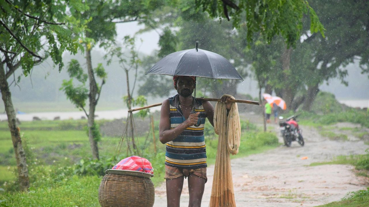 Imd Issues Major Alert Heavy Rain Threat In 16 States August 5 Weather Update