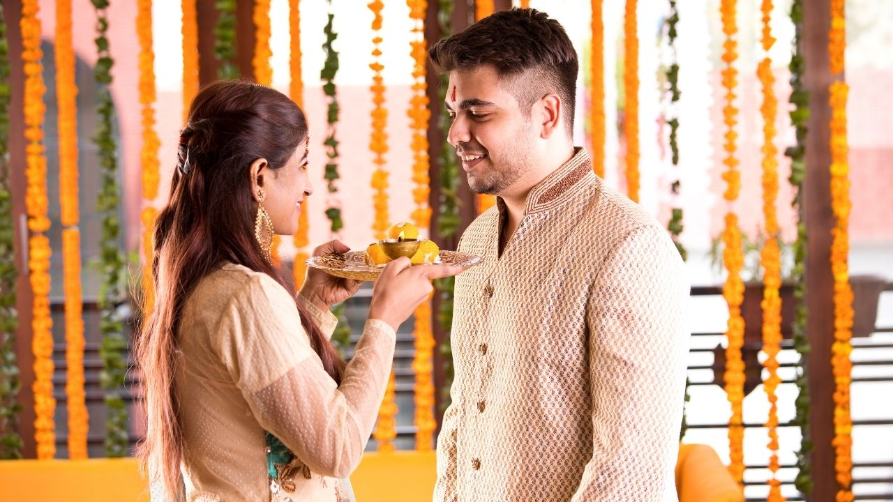 Raksha Bandhan 2026: 27 या 28 अगस्त? किस दिन बांधें राखी, जानें भद्रा और शुभ मुहूर्त का पूरा हिसाब Raksha Bandhan 2026: 27 या 28 अगस्त? किस दिन बांधें राखी, जानें भद्रा और शुभ मुहूर्त का पूरा हिसाब