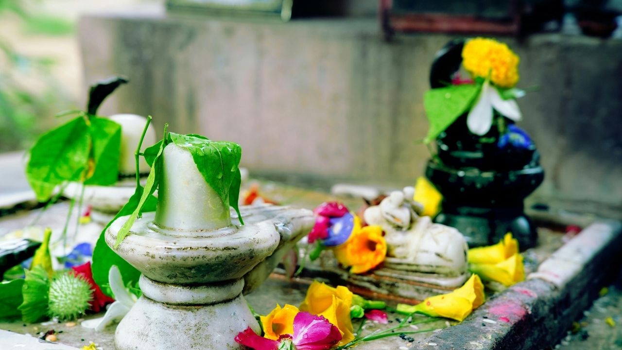 Sawan First Somwar Vrat 2026 How To Perform Lord Shiva Puja Fast Rules Offerings