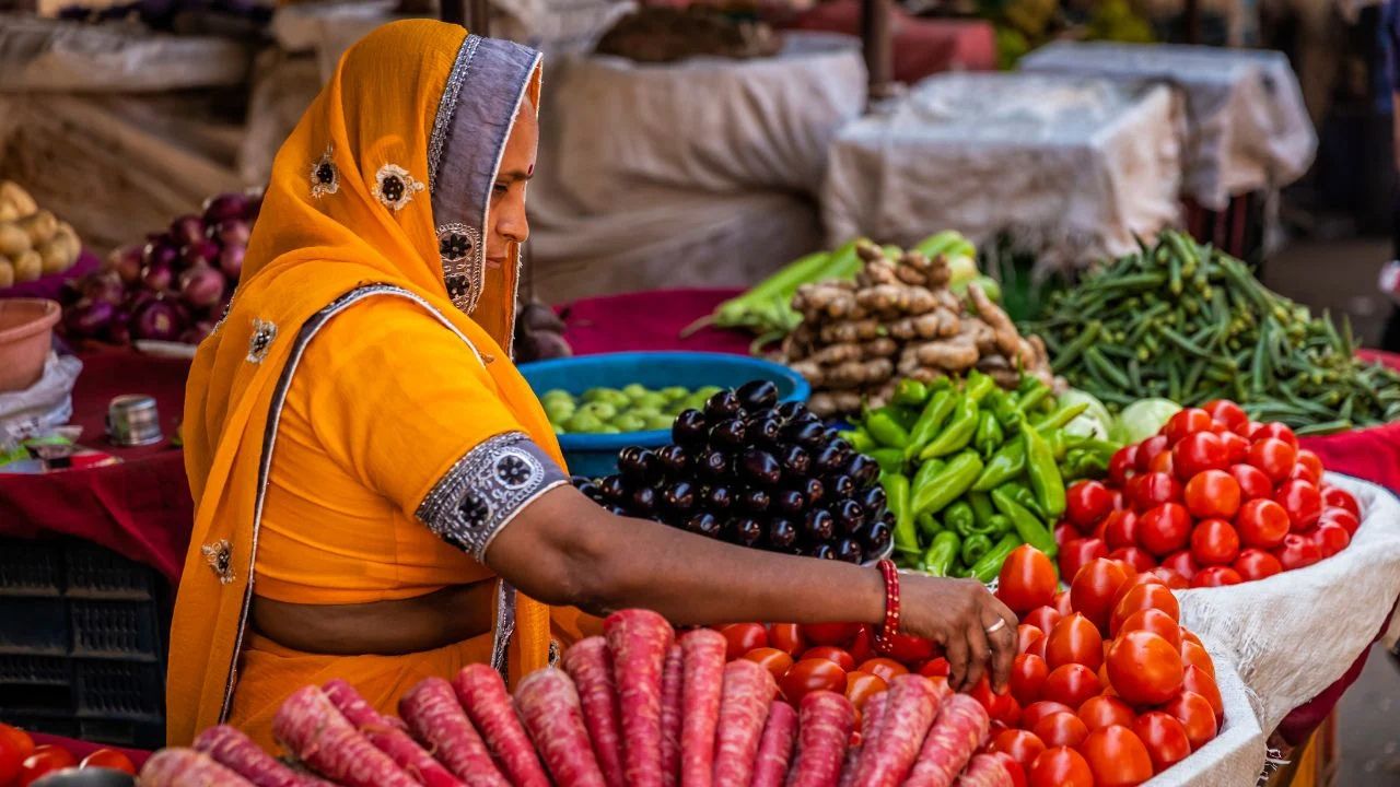 Vegetable Prices Hike Rate Have Doubled In 10 Days Brinjal Is Selling For Rs 150 Per Kg