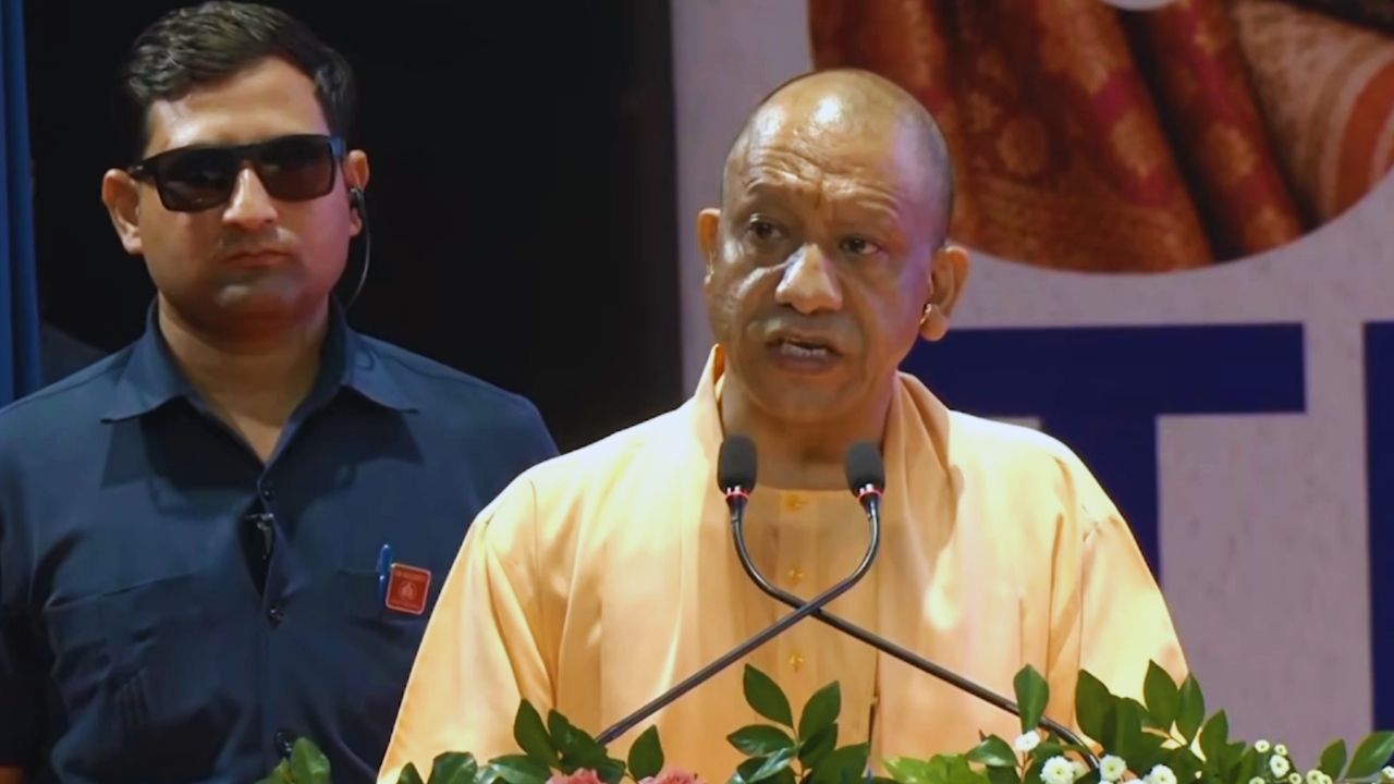 योगी सरकार का आंगनवाड़ी कार्यकर्ताओं को तोहफा! मानदेय में 4 हजार का इजाफा, सहायिकाओं को भी फायदा योगी सरकार का आंगनवाड़ी कार्यकर्ताओं को तोहफा! मानदेय में 4 हजार का इजाफा, सहायिकाओं को भी फायदा