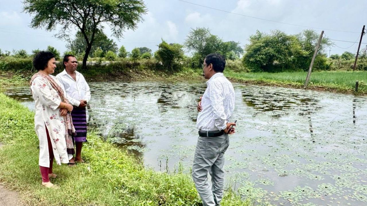 तालाब बनाकर मछली पालन और सिंघाड़ा की खेती से दोहरी उपज, किसान हल्कु की कमाई बढ़ी